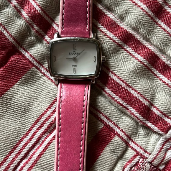Skagen Denmark Two-tone pink watch - Picture 3 of 3